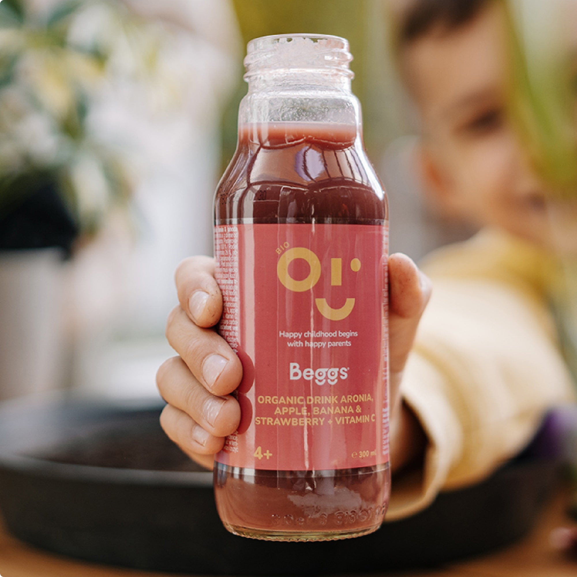 Beggs BIO Nápoj aronie, jablko, banán & jahoda (300 ml)